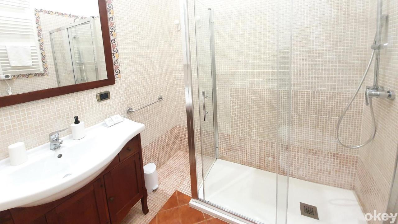 Dimora Donna Vittoria - Bari Vecchia Apartment Bagian luar foto