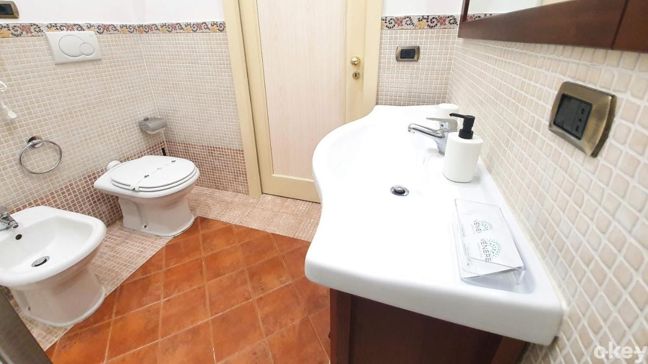 Dimora Donna Vittoria - Bari Vecchia Apartment Bagian luar foto